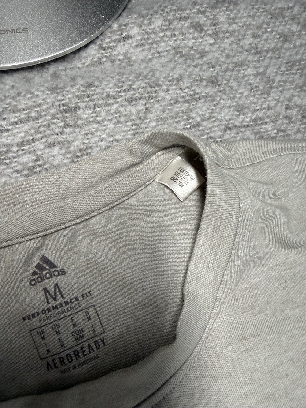 adidas Men’s Heather Light Gray Short Sleeve Crew Tee Aeroready Size M - Picture 3 of 11